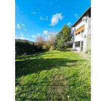 Großzügige 4-Zimmer-Souterrainwohnung mit 400m² Garten + Garage - Kelkheim (Taunus)