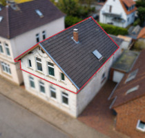 Charmante Dachgeschosswohnung mit 5 Zimmern und besonderem Altbauflair in Brake - Brake (Unterweser)