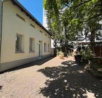 Freistehendes Einfamilienhaus in ruhiger Hinterhoflage inkl. groß - Offenbach am Main Hafen