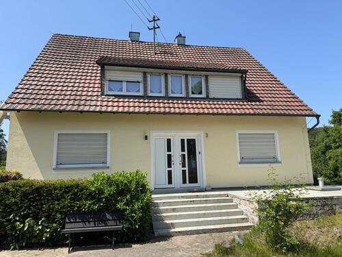 Foto - Helle 3-Zimmer-EG-Whng., 90qm, EBK, Geiselwind OT, ab sofort