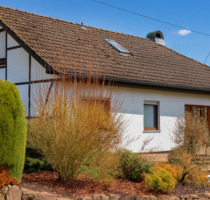 Freistehendes Einfamilienhaus mit großer Wohnfläche und Garten - Siegen Dillnhütten