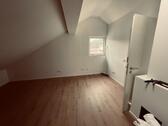 Foto - Helle 1-Zimmer Dachgeschosswohnung in Kelkheim-Fischbach – ruhig