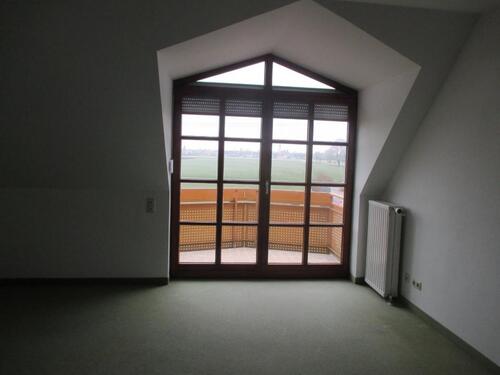 Foto - 3 ZBK im DG zur Miete - 740,00&nbsp;EUR Kaltmiete, ca.&nbsp; 83,40&nbsp;m&sup2;