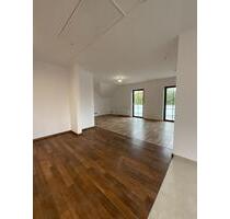 *Ruhige TRAUMWOHNUNG – Erstbezug, 2 Balkone, Garage* - Feldkirchen