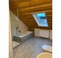 Großzügige Dachgeschosswohnung mit Balkon zu vermieten in Neusorg