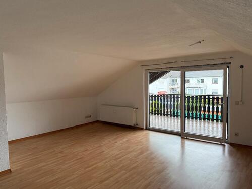 Foto - 2-Zimmer-DG-Wohnung mit Balkon & Stellplatz