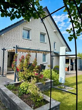 Foto - 6 Zi-Einfamilienhaus mit ausgebautem UG, Sauna und Fitnessraum
