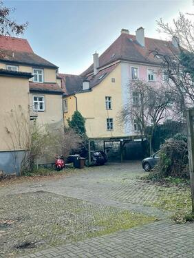 Foto - Parkplatz in Innenhof in Innenstadt (Markusplatz)