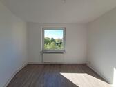Foto - Anfragen NUR per E-Mail. Über den Dächern Bremerhavens – 3-Zimmer-Wohnung im 4. OG mit Balkon.
