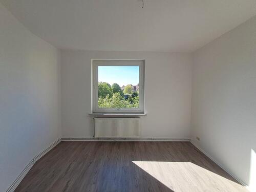 Foto - Anfragen NUR per E-Mail. Über den Dächern Bremerhavens – 3-Zimmer-Wohnung im 4. OG mit Balkon.