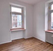 Frisch renovierte helle 2 Zimmer Wohnung im 1. OG Nähe Altstadt - Kaiserslautern Betzenberg