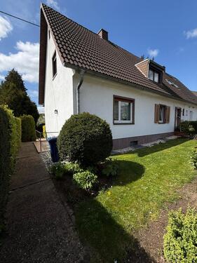 Foto - Charmante, provisonsfreie DHH mit Potenzial, ELW und Garten