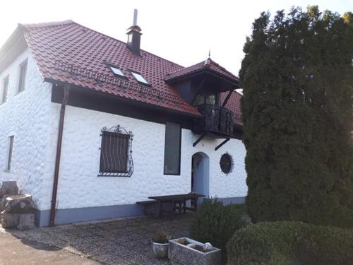 Foto - Fast Alleinlage Haus mit Halle und großem Grundstück