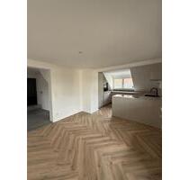 Charmante 3,5-Zimmer Dachgeschosswohnung inkl. Hobbyraum in Stutt - Stuttgart Mühlhausen