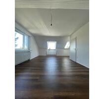 3-Zimmer Dachgeschosswohnung in Bi.-Hillegossen – frei ab 01.08. - Bielefeld Heepen