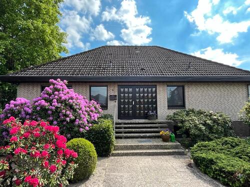 Foto - Einfamilienhaus in Großburgwedel auf großem Sonnengrundstück