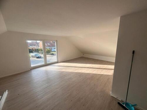 Foto - Biete 4 Zimmer Dachgeschoss Wohnung