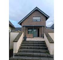 Schöne EG Wohnung auf 2 Ebenen mit Terrasse und Garten und Garage - Elsdorf