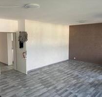 Ruhige 4-Zi. Wohnung + Balkon und 2 Garagen in Düren-Lendersdorf!