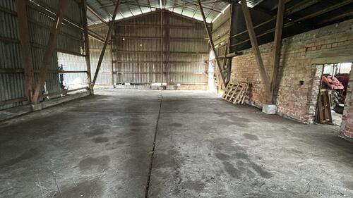 Foto - Hallenstellplatz - 100,00 EUR Miete,