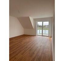 Erstbezug! Moderne 2-Zimmer-Dachgeschosswohnung mit großem Balkon - Mellrichstadt
