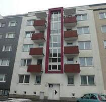 Mitten im Zentrum, nahe Busbahnhof! - 3-Zi, KDB, Balkon - Remscheid