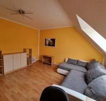 Helle, voll möblierte 2-Zimmer-Dachgeschosswohnung in Leipzig-Goh Helle, voll möblierte 2-Zimmer-Dachgeschosswohnung in Leipzig-Goh