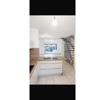 Reihenmittelhaus - 2.000,00&nbsp;EUR Kaltmiete, ca.&nbsp; 120,00&nbsp;m&sup2; in Odenthal (PLZ: 51519)