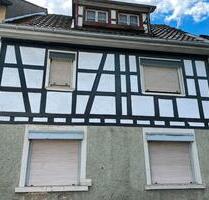 Traditionelles Kleinbauerhaus mit Scheune im Stadtteil Neuwied