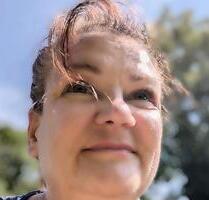 Gesellschaft und etwas Hilfestellung für ältere Dame - Schmalfeld