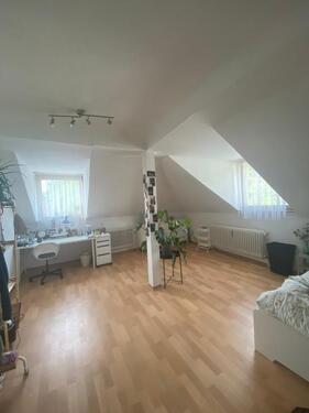 Foto - WG-geeignete 2-Zimmer-Dachgeschosswohnung in Würzburg