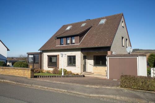 Foto - Zweifamilienhaus mit großem Grundstück (ca. 900 m²) – viele Mögli