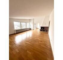 Stilvolle Wohnung am Bandelberg mit Loggia, Kamin, EBK & Garage - Detmold