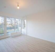 **FRISCH SANIERT** Große 2-Zimmer-Wohnung mit BALKON und EBK - Hamburg Schnelsen