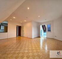 Großzügig wohnen - 2 Zimmer Maisonette - Etagenwohnung in Hanau Steinheim mit Balkon und Garage