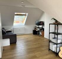 Zwischenmiete: Möblierte 52m² DG Wohnung in Köln 30.4 bis 07.6.26