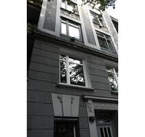 2-ZiWhg mit Balkon, Wohnküche, Ost-Balkon, WG-geeignet, I.OG, dreif.isolFenster - Hamburg Winterhude