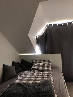 Foto - Charmante 1-Zimmer DG Wohnung möbliert zu vergeben