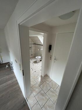 Foto - Frisch renovierte, zentral gelegene und helle Dachgeschosswohnung