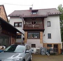 Wohnhaus in Weilrod Ortsteil Gemünden mit Werkstätten