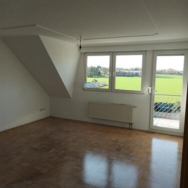 Foto - 3 Zimmerwohnung DG,Küche DIele Bad etc, renoviert