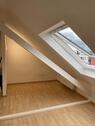 Foto - Süße Dachwohnung mit moderner Küche für Student*in