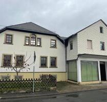 Zwei Große EinfamilienhausLokal2 Garage - Wallertheim