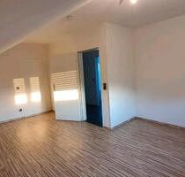 4 Zimmer Dachgeschosswohnung - 700,00&nbsp;EUR Kaltmiete, ca.&nbsp; 100,00&nbsp;m&sup2; in Eichenzell (PLZ: 36124)