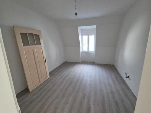 Foto - 2 Zimmer Dachgeschoßwohnung zur Miete in Leverkusen