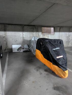 Foto - Motorrad Garagenplatz Roller Garagenplatz Tiefgarage