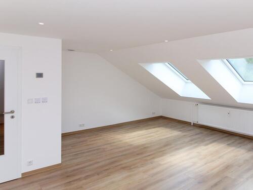 Foto - Moderne Dachgeschosswohnung mit hochwertiger Komplettmodernisierung