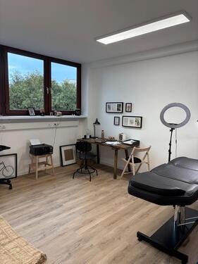 Foto - Tattoo Arbeitsplatz München – 1–2 TageWoche