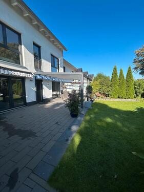 Foto - Moderne EG-Wohnung mit eigenem Garten, Terrasse & Garage -