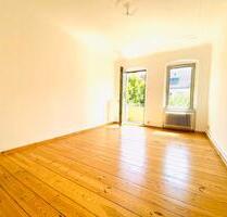 Bezugsfreie und helle Altbauwohnung- provisionsfrei - Berlin Neukölln
